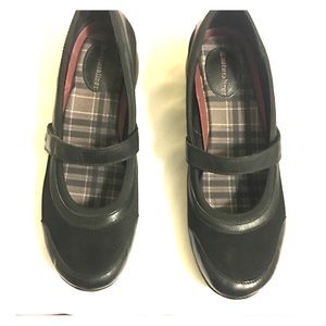 Pre owned naturalizer black leather/suede MJ Sz 9